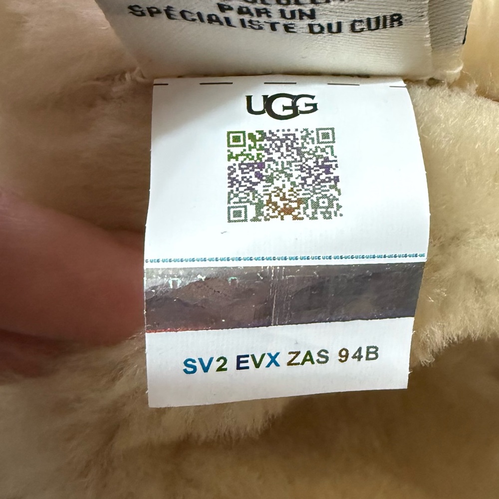 UGG Genuine Shearling & Sheepskin Bucket Hat Girls - Picture 6 of 6